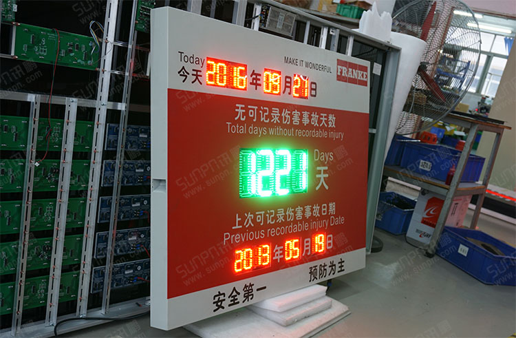 戶外安全記錄牌.jpg 戶外安全記錄牌.jpg